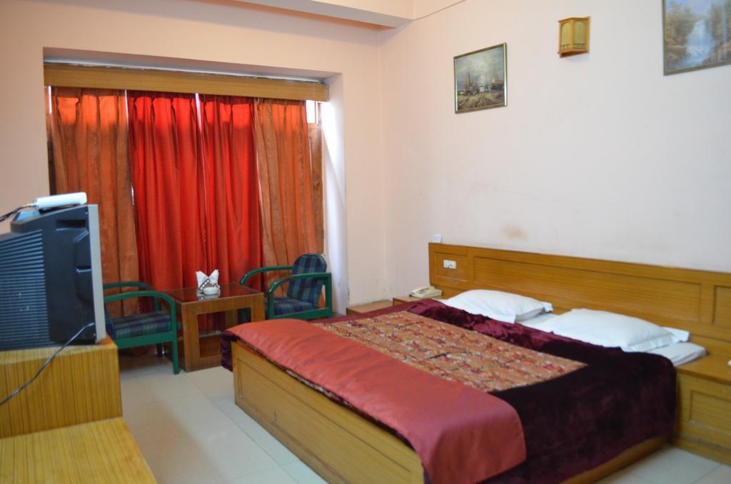 Hotel Sandhya Palace Shamshi Exterior photo