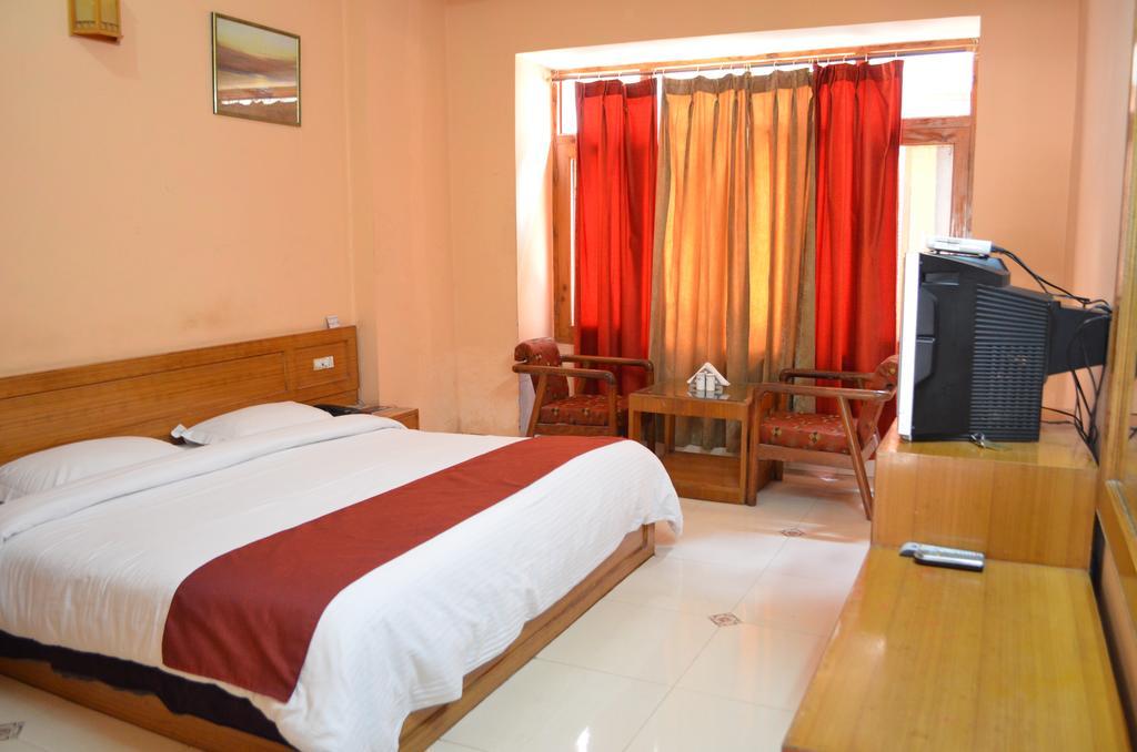 Hotel Sandhya Palace Shamshi Exterior photo