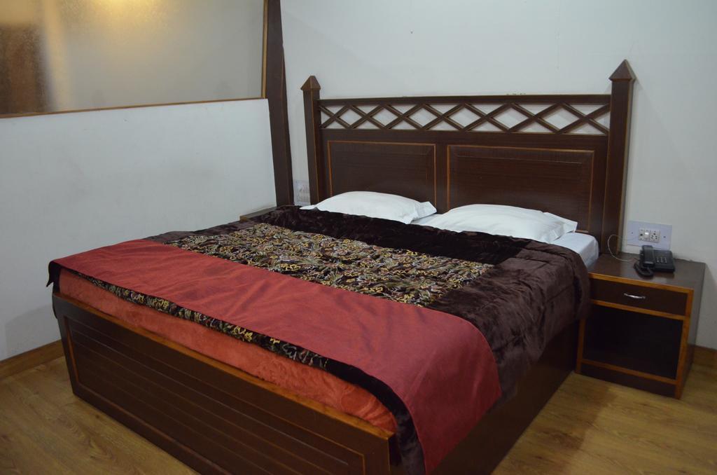 Hotel Sandhya Palace Shamshi Exterior photo