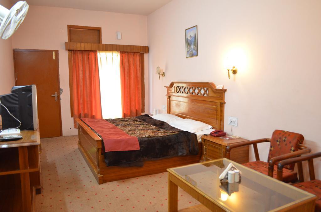 Hotel Sandhya Palace Shamshi Exterior photo