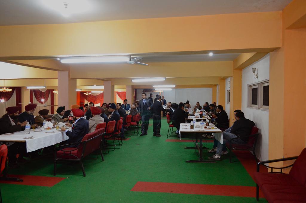 Hotel Sandhya Palace Shamshi Exterior photo