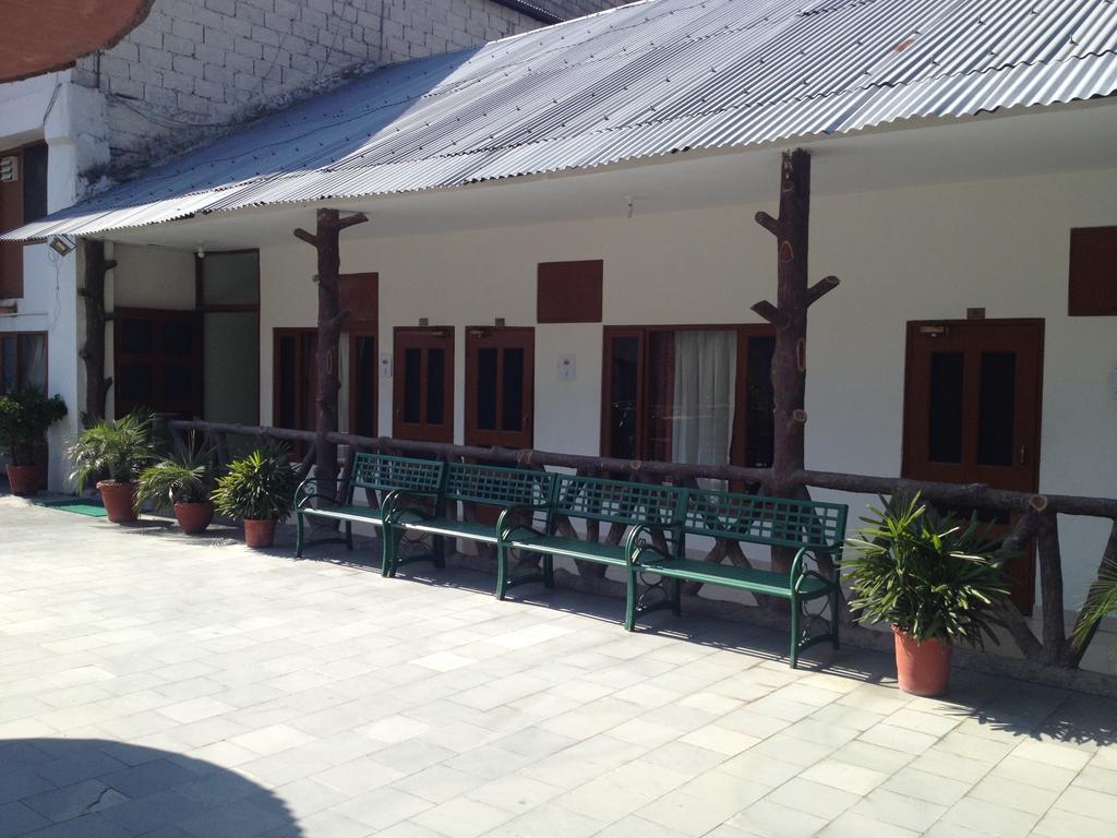 Hotel Sandhya Palace Shamshi Exterior photo
