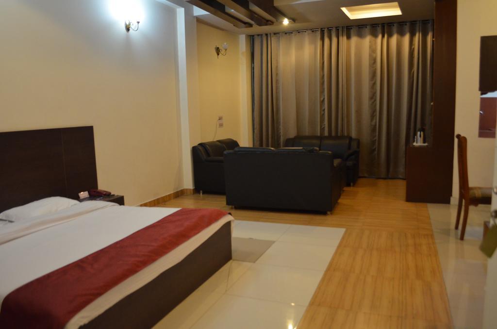 Hotel Sandhya Palace Shamshi Exterior photo