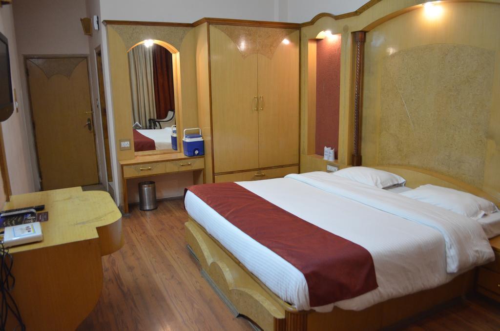 Hotel Sandhya Palace Shamshi Exterior photo