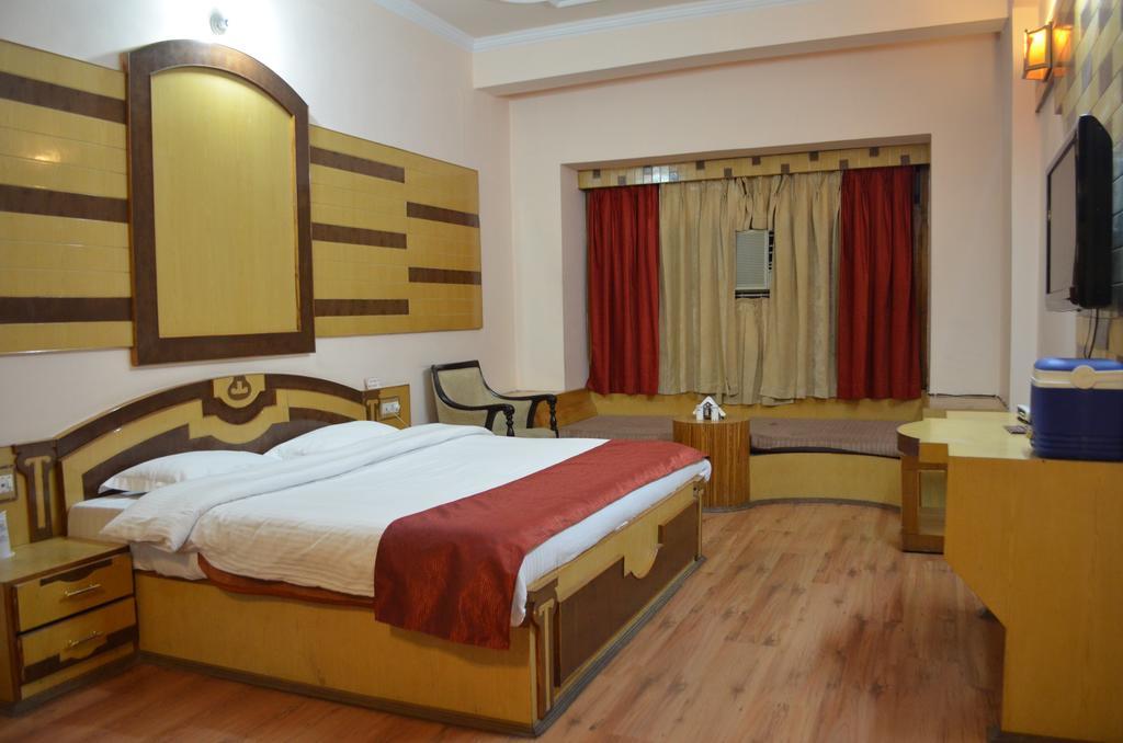 Hotel Sandhya Palace Shamshi Exterior photo