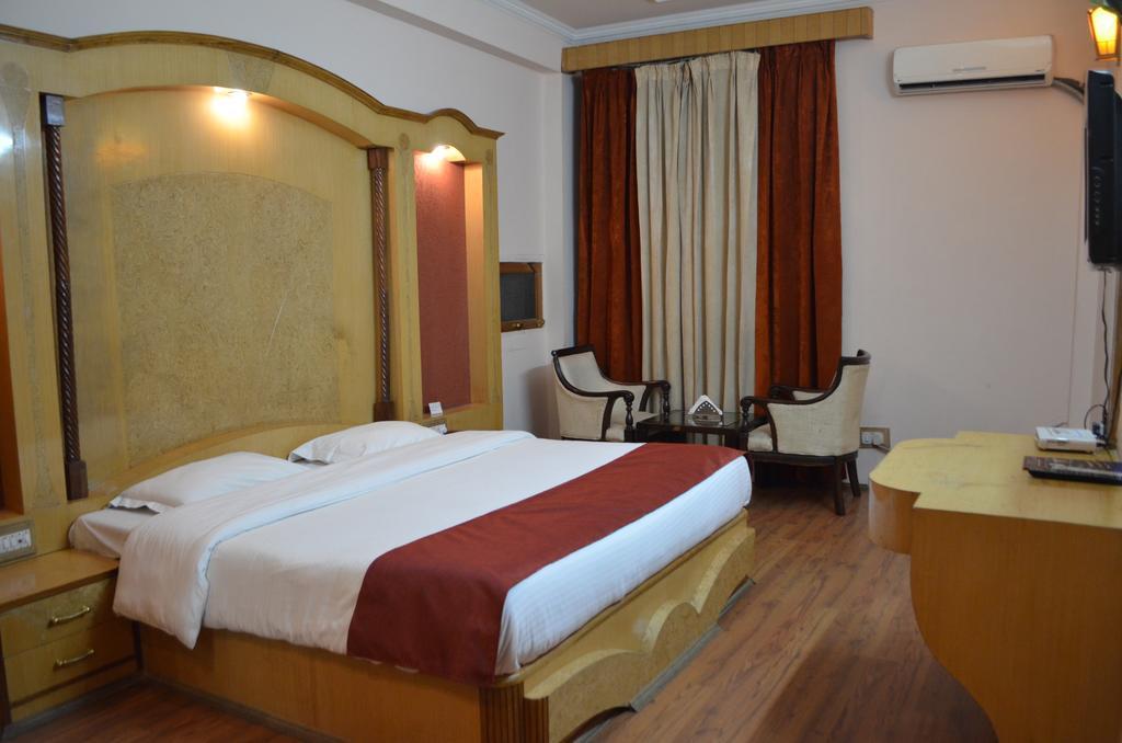 Hotel Sandhya Palace Shamshi Exterior photo